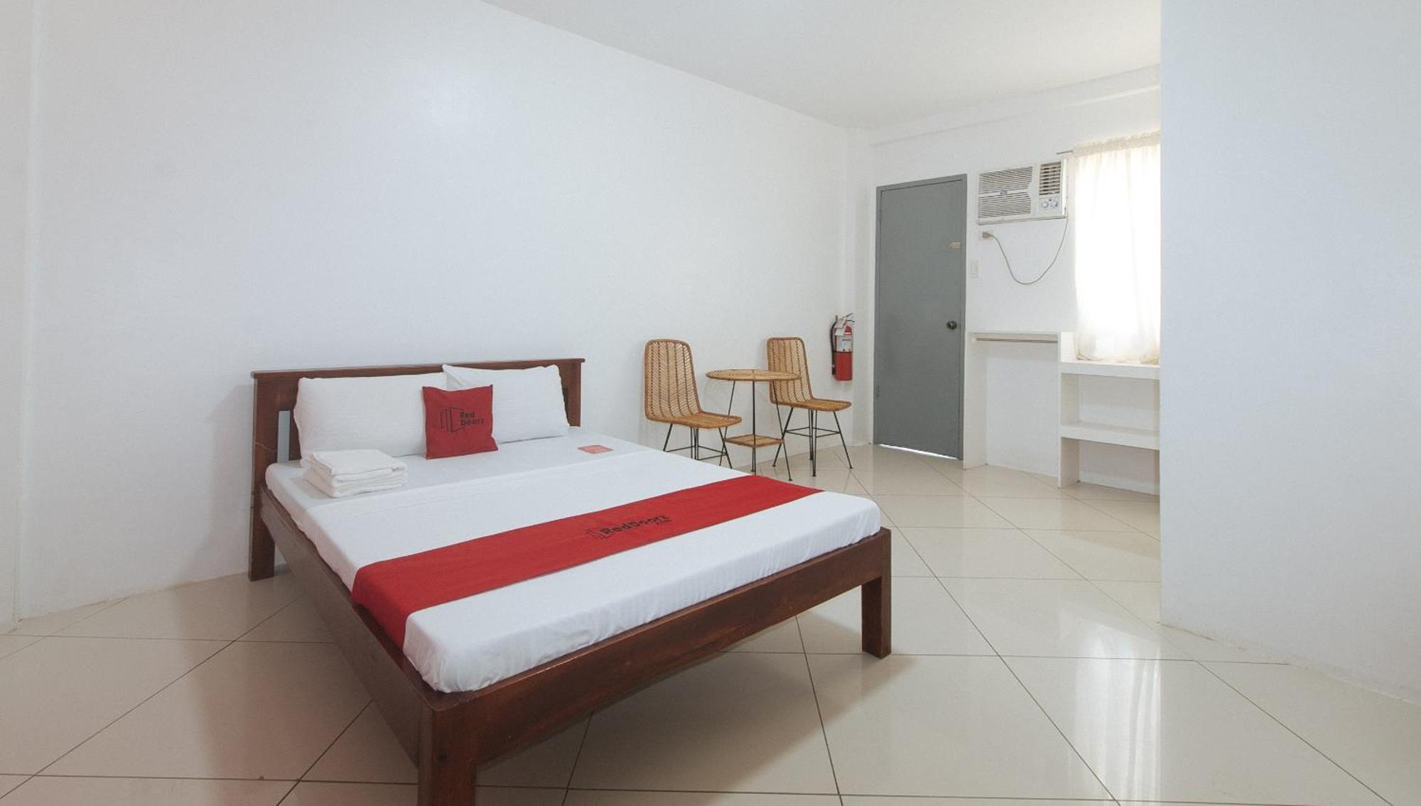 Reddoorz At Fat J Apartelle Mactan Cebu Luaran gambar
